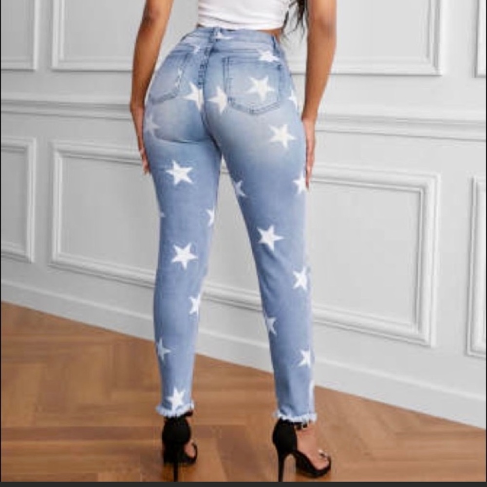 NEW DESTRUCTED RAW HEM STAR PRINT JEANS SZ SMALL NWT BUTT LIFT